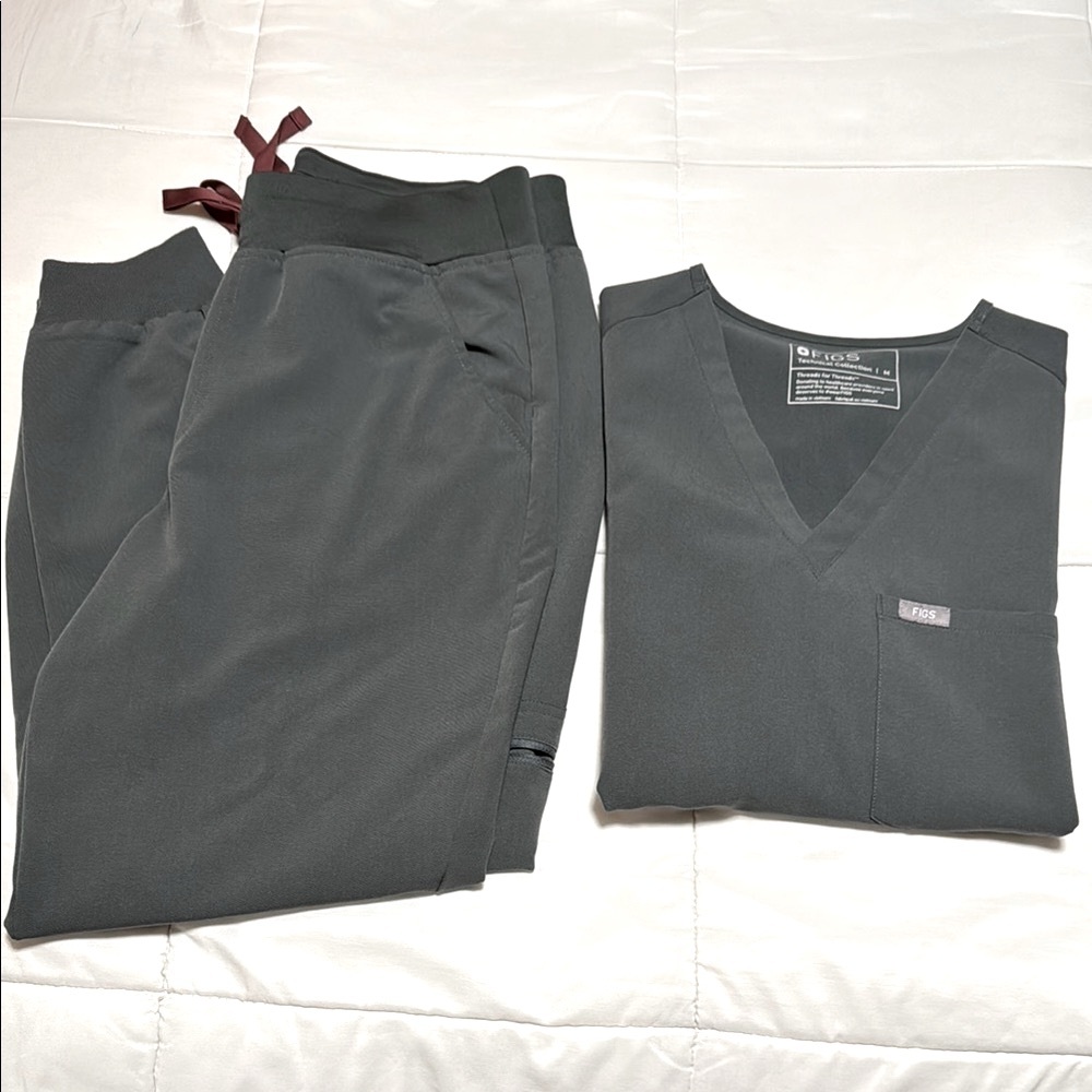 Figs scrub set in Bonsai, medium Catarina top and medium petite HW Zamora jogger